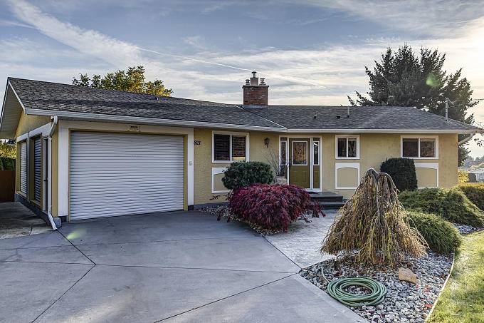 Kelowna home with roll up doors